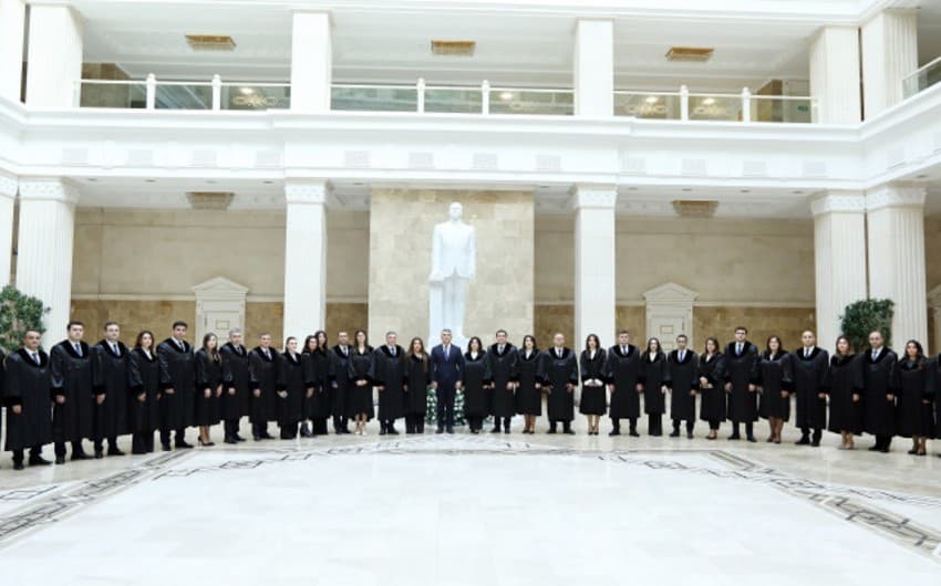 Hakimlərin andiçmə mərasimi keçirilib Hakimlərin andiçmə mərasimi keçirilib