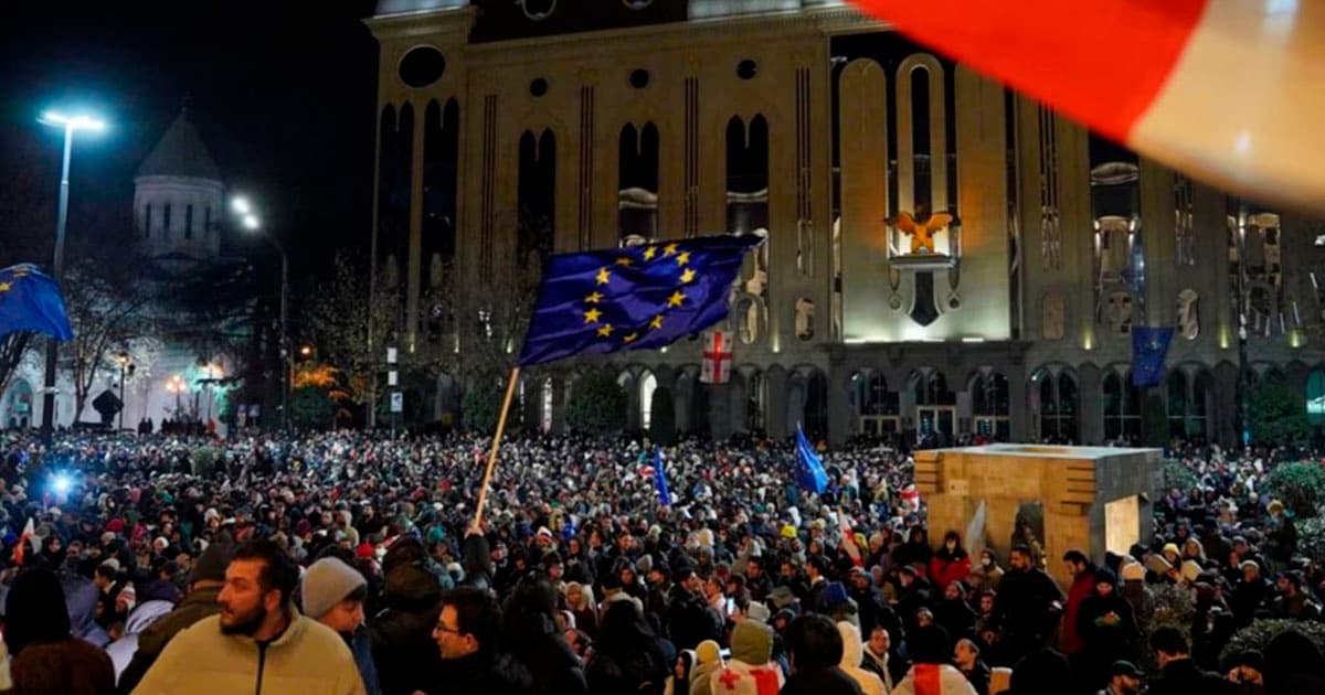 Növbəti “rəngli inqilab” cəhdi – Qərb Gürcüstanı fəlakətə sürükləyir – ŞƏRH Növbəti “rəngli inqilab” cəhdi – Qərb Gürcüstanı fəlakətə sürükləyir – ŞƏRH