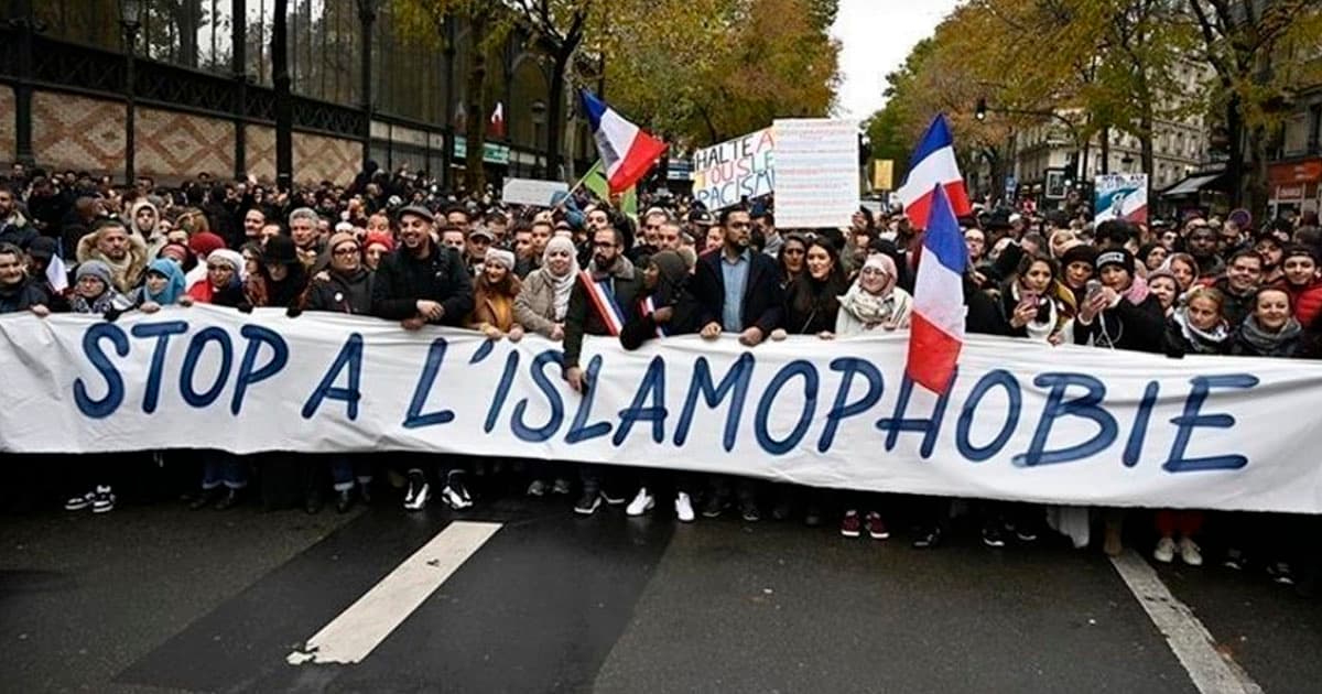 Fransada insanlıq əleyhinə növbəti qanun – islamofobiya fonunda əbayəyə qadağa qoyulur – ŞƏRH Fransada insanlıq əleyhinə növbəti qanun – islamofobiya fonunda əbayəyə qadağa qoyulur – ŞƏRH