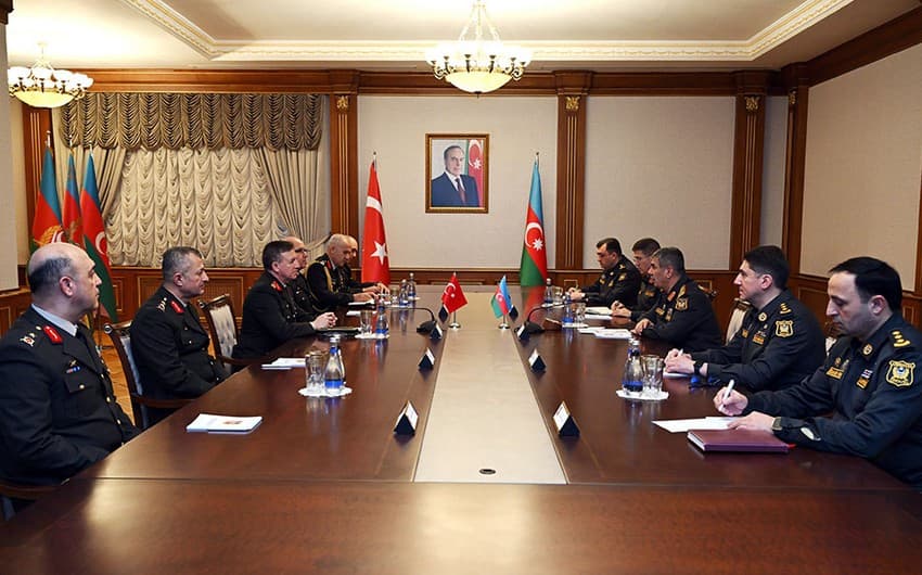 Müdafiə naziri Türkiyənin nümayəndə heyəti ilə görüşüb Müdafiə naziri Türkiyənin nümayəndə heyəti ilə görüşüb