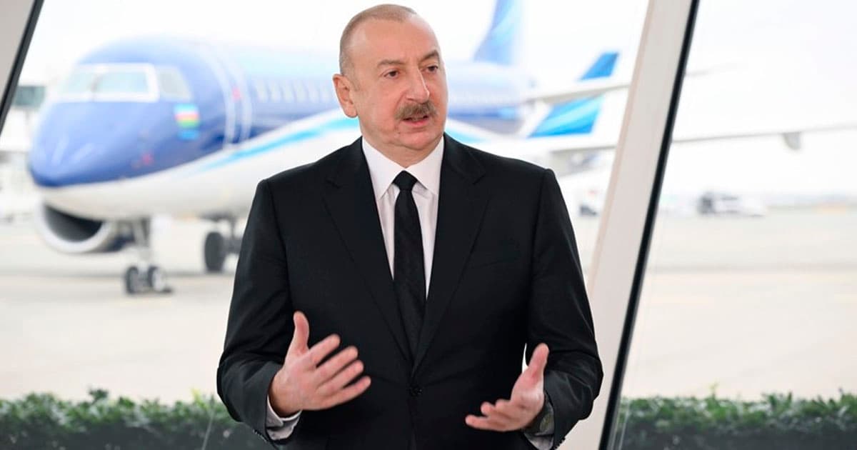 İlham Əliyev: İlk üç gün ərzində Rusiyadan cəfəng versiyalardan başqa heç nə eşitməmişik İlham Əliyev: İlk üç gün ərzində Rusiyadan cəfəng versiyalardan başqa heç nə eşitməmişik