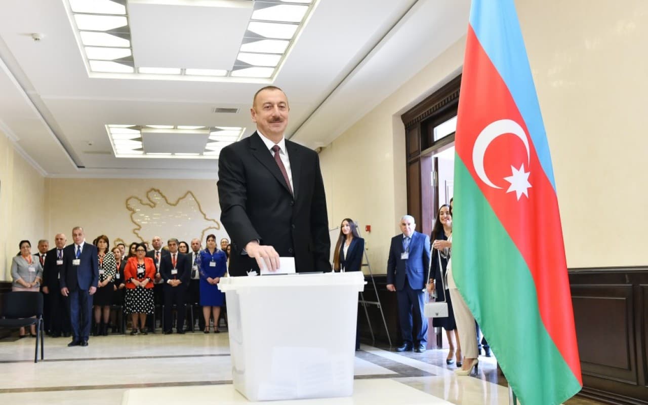 İlham Əliyev səs verdi İlham Əliyev səs verdi
