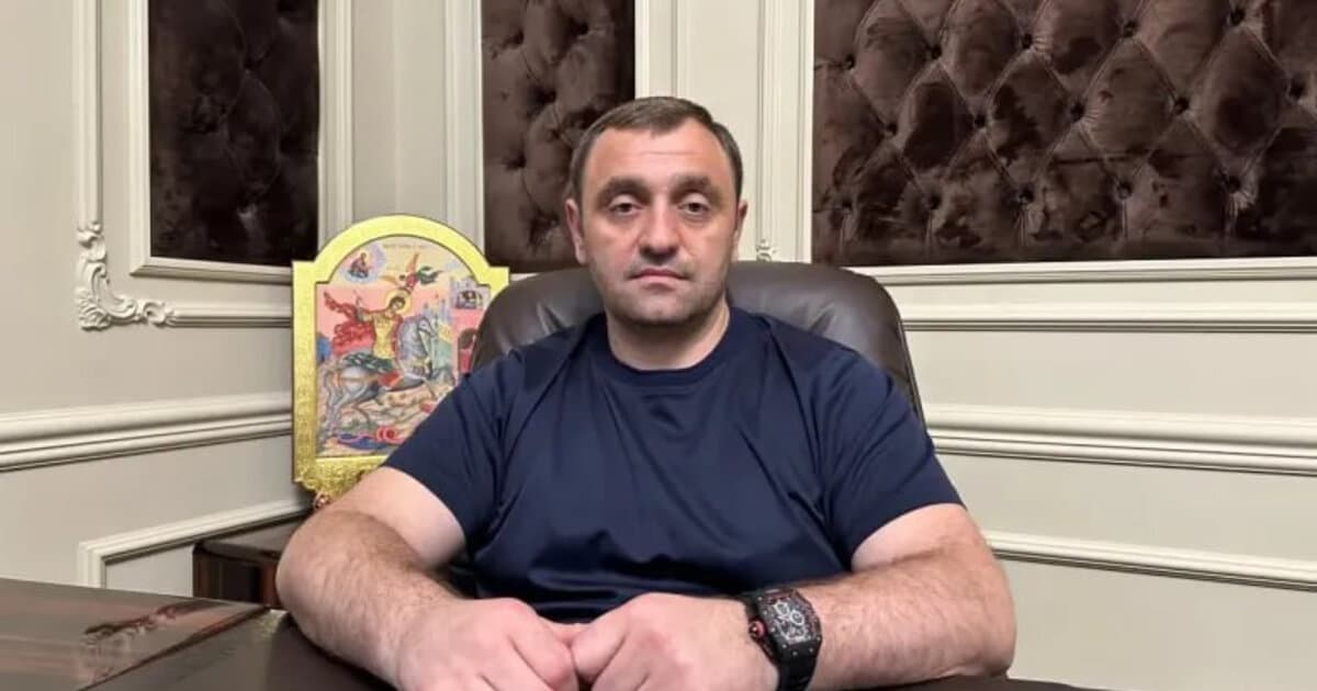 Naməlum şəxslər erməni komandiri izləyirmişlər Naməlum şəxslər erməni komandiri izləyirmişlər