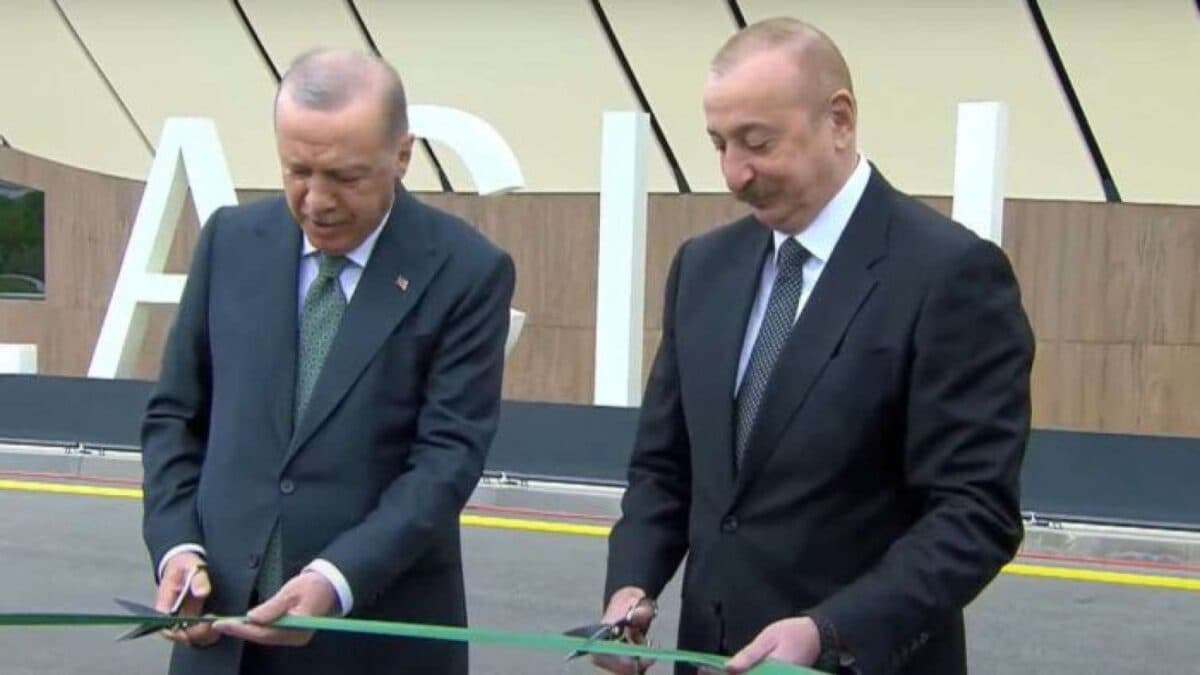 İlham Əliyev və Ərdoğan Laçın Hava Limanının açılış mərasimində İlham Əliyev və Ərdoğan Laçın Hava Limanının açılış mərasimində