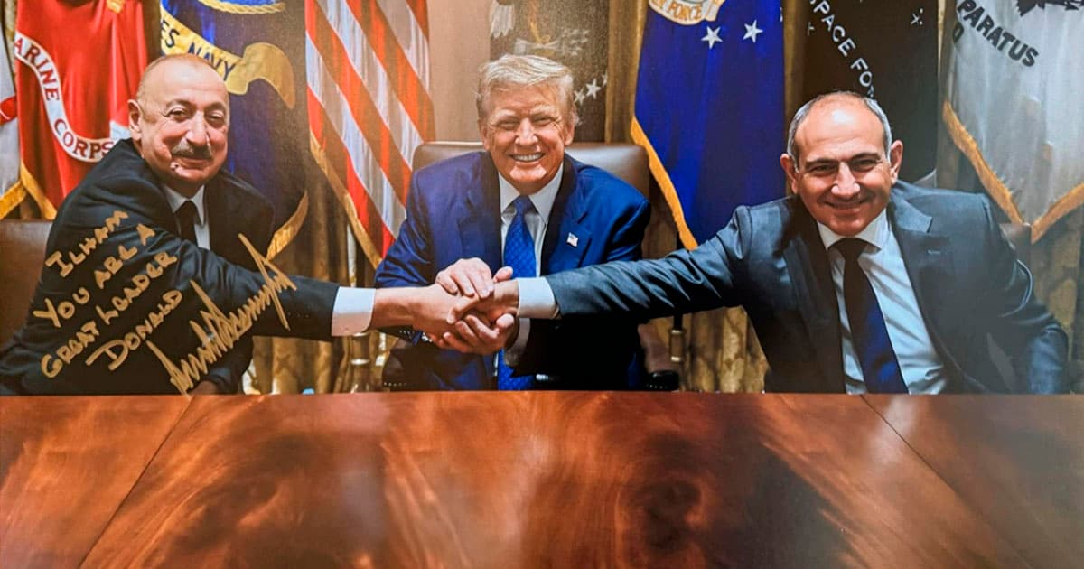 Trampdan Azərbaycan Prezidentinə imzalı foto: “İlham, Siz böyük lidersiniz” Trampdan Azərbaycan Prezidentinə imzalı foto: “İlham, Siz böyük lidersiniz”