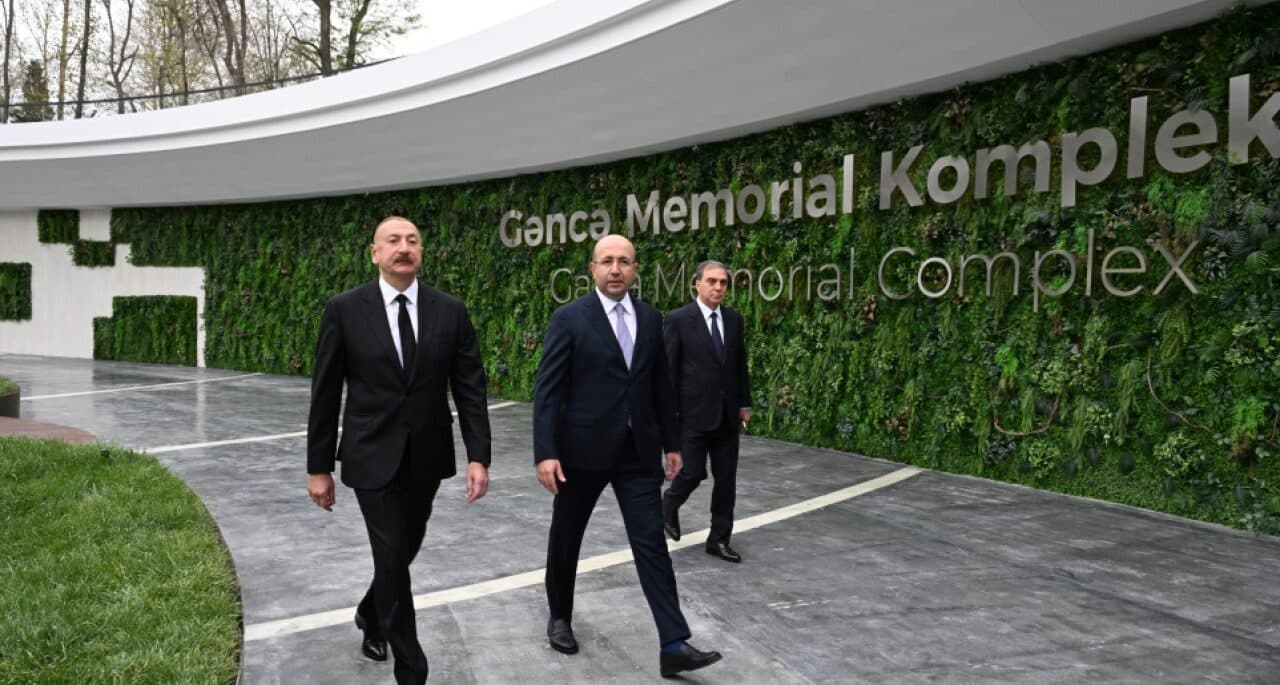 Prezident Gəncə Memorial Kompleksinin açılışını edib – FOTO Prezident Gəncə Memorial Kompleksinin açılışını edib – FOTO