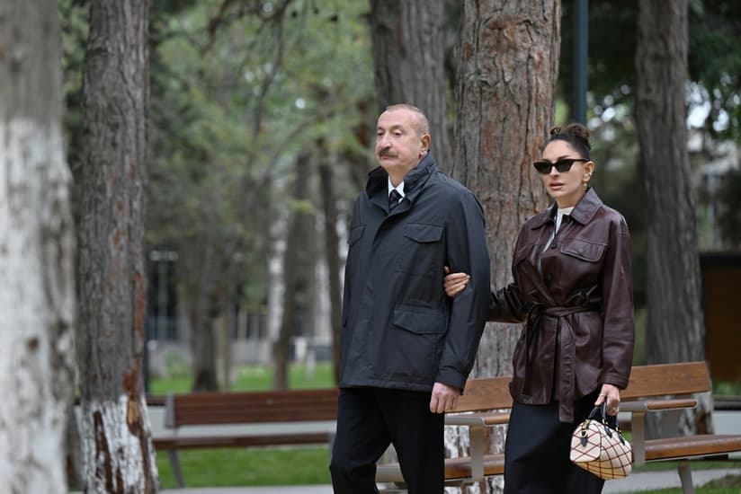 Prezident və Birinci xanım Bakıda salınan yeni parkın rəsmi açılışını etdilər Prezident və Birinci xanım Bakıda salınan yeni parkın rəsmi açılışını etdilər