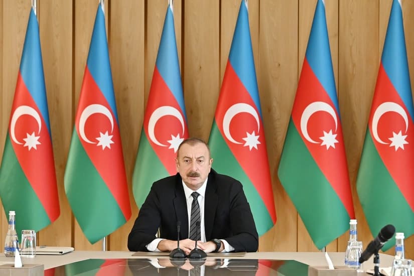 Prezident: Azərbaycan Şərq-Qərb və Şimal-Cənub nəqliyyat dəhlizlərinin fəal iştirakçısıdır Prezident: Azərbaycan Şərq-Qərb və Şimal-Cənub nəqliyyat dəhlizlərinin fəal iştirakçısıdır