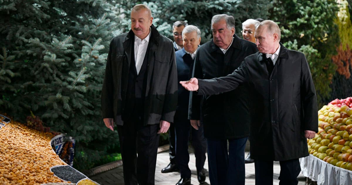 Prezident İlham Əliyev Düşənbədə MDB dövlət başçılarının qeyri-rəsmi şam yeməyində iştirak edir – FOTO Prezident İlham Əliyev Düşənbədə MDB dövlət başçılarının qeyri-rəsmi şam yeməyində iştirak edir – FOTO