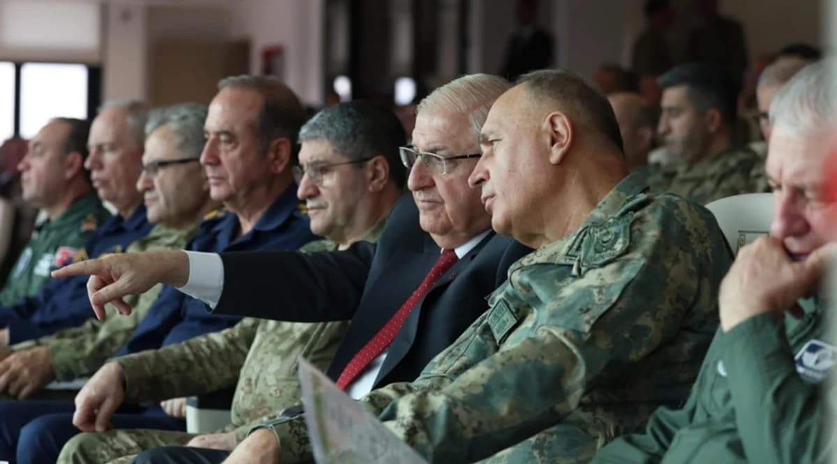Kərim Vəliyev və Yaşar Gülər birlikdə “Atəş sərbəst-2025” təlimini izləyiblər Kərim Vəliyev və Yaşar Gülər birlikdə “Atəş sərbəst-2025” təlimini izləyiblər