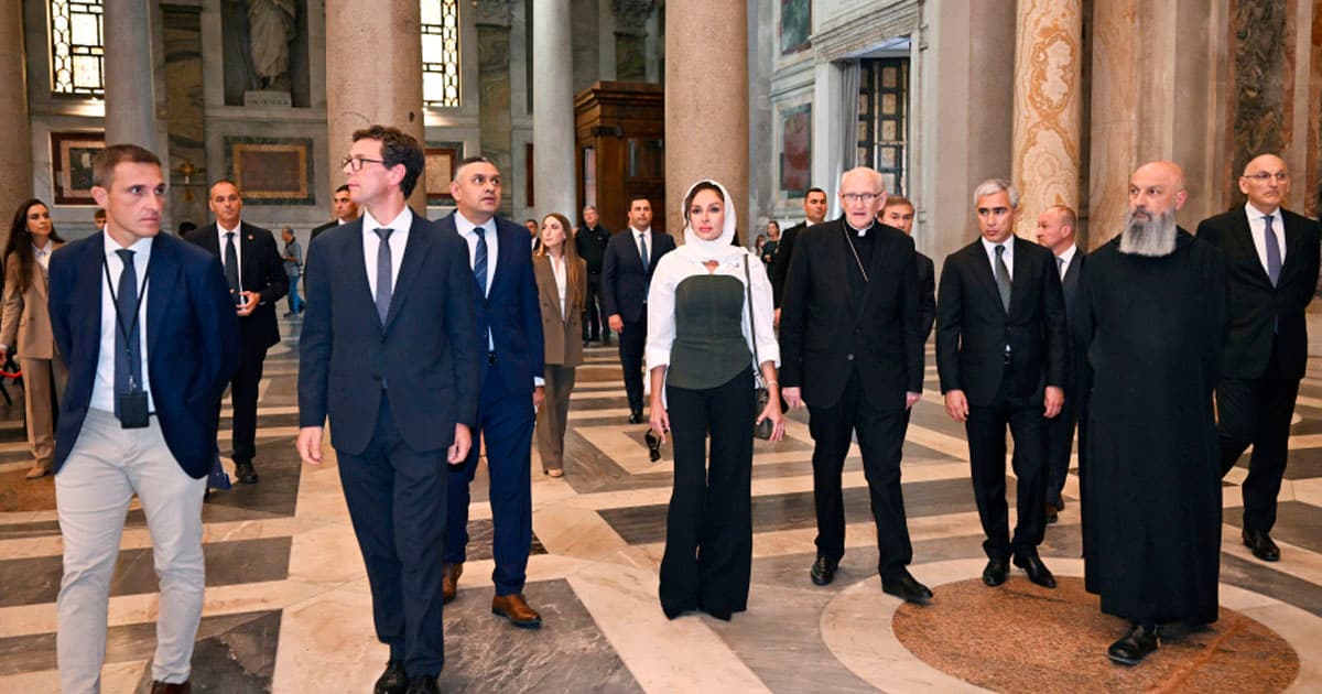 Azərbaycanın Birinci vitse-prezidenti Vatikanda Müqəddəs Pavel Bazilikasında həyata keçirilən bərpa işləri ilə tanış olub – FOTO Azərbaycanın Birinci vitse-prezidenti Vatikanda Müqəddəs Pavel Bazilikasında həyata keçirilən bərpa işləri ilə tanış olub – FOTO