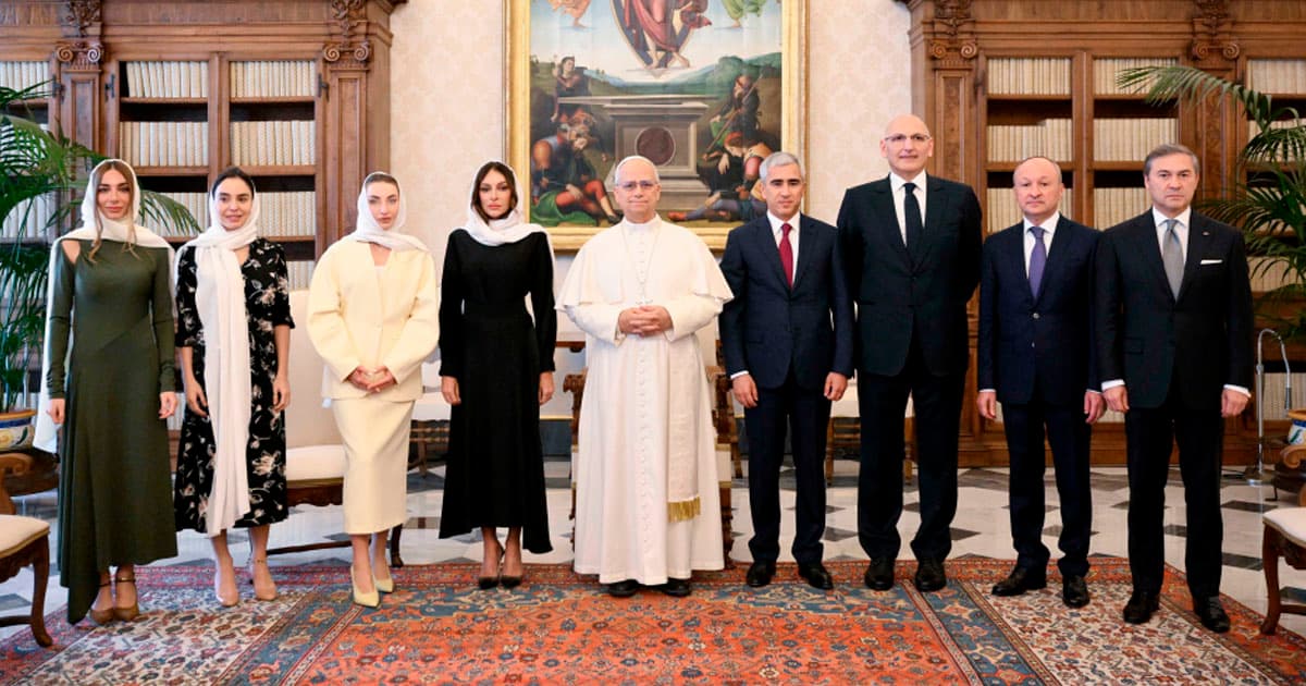 Mehriban Əliyeva Roma Papası ilə görüşü barədə paylaşım edib Mehriban Əliyeva Roma Papası ilə görüşü barədə paylaşım edib