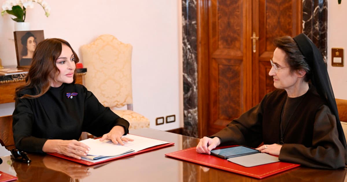 Birinci vitse-prezident Mehriban Əliyevanın Vatikan şəhər-dövlətinin qubernatorluğunun prezidenti ilə görüşü olub – FOTO Birinci vitse-prezident Mehriban Əliyevanın Vatikan şəhər-dövlətinin qubernatorluğunun prezidenti ilə görüşü olub – FOTO