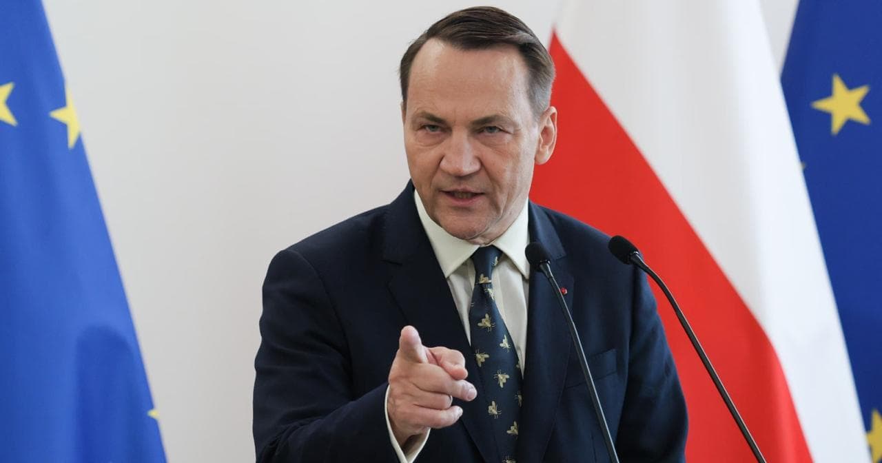 Sikorski xəbərdarlıq etdi – “Putinin təyyarəsi endirilə bilər” Sikorski xəbərdarlıq etdi – “Putinin təyyarəsi endirilə bilər”