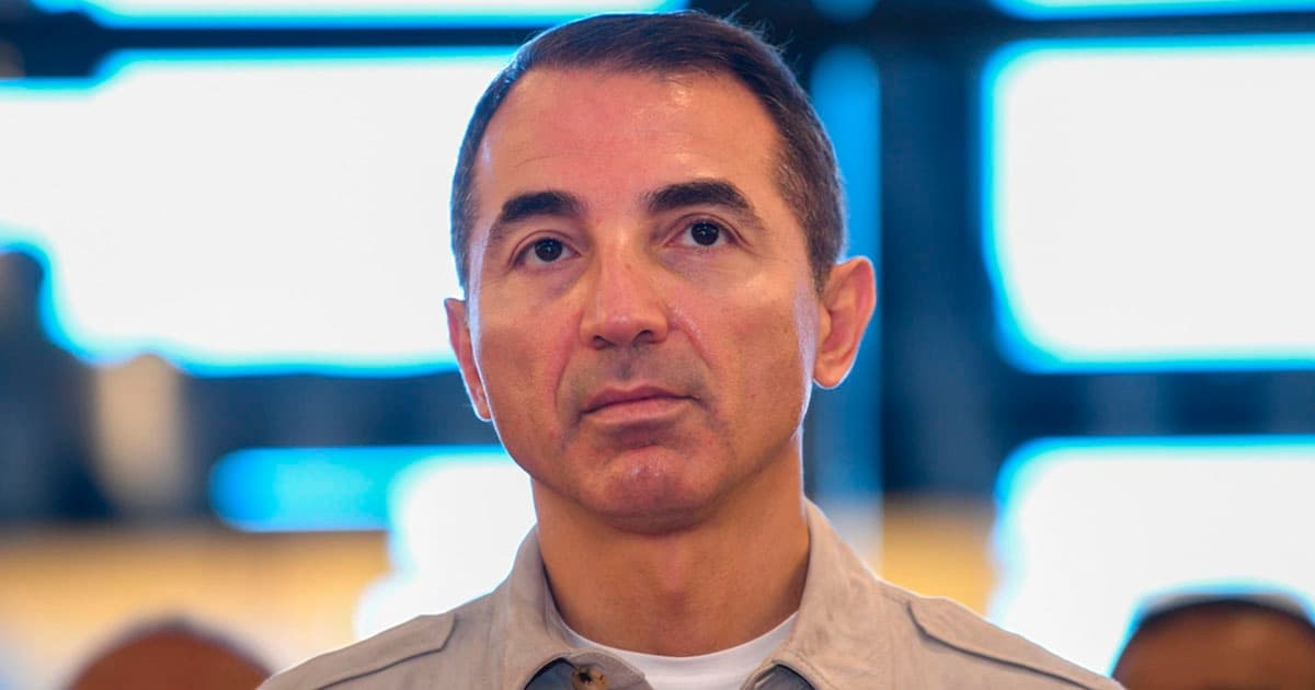 Adnan Əhmədzadəni hələ də qoruyanlar var: ona sadiq qalanlar kimlərdir? Adnan Əhmədzadəni hələ də qoruyanlar var: ona sadiq qalanlar kimlərdir?