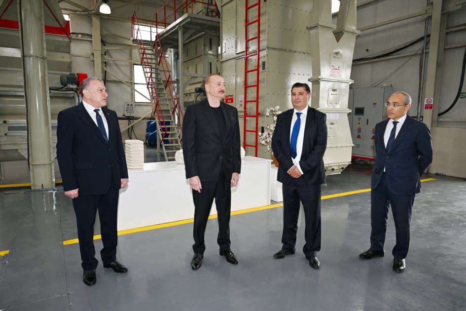İlham Əliyev su filterləri, toxum istehsalı müəssisələri və pambıq emalı zavodunda – FOTOLAR İlham Əliyev su filterləri, toxum istehsalı müəssisələri və pambıq emalı zavodunda – FOTOLAR