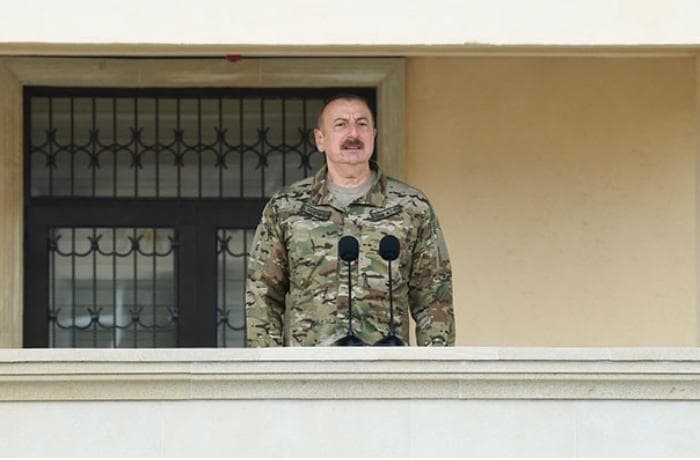 Prezident hərbi paraddan danışdı Prezident hərbi paraddan danışdı