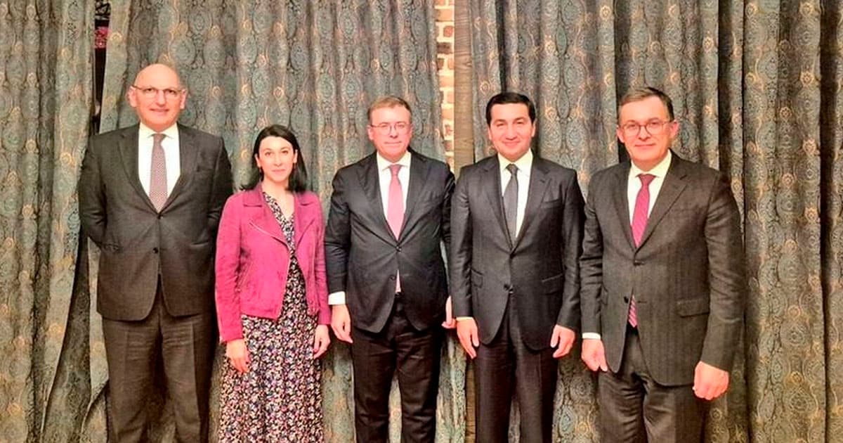 Bakıda Fransa və Azərbaycan diplomatları arasında uğurlu danışıqlar keçirilib Bakıda Fransa və Azərbaycan diplomatları arasında uğurlu danışıqlar keçirilib
