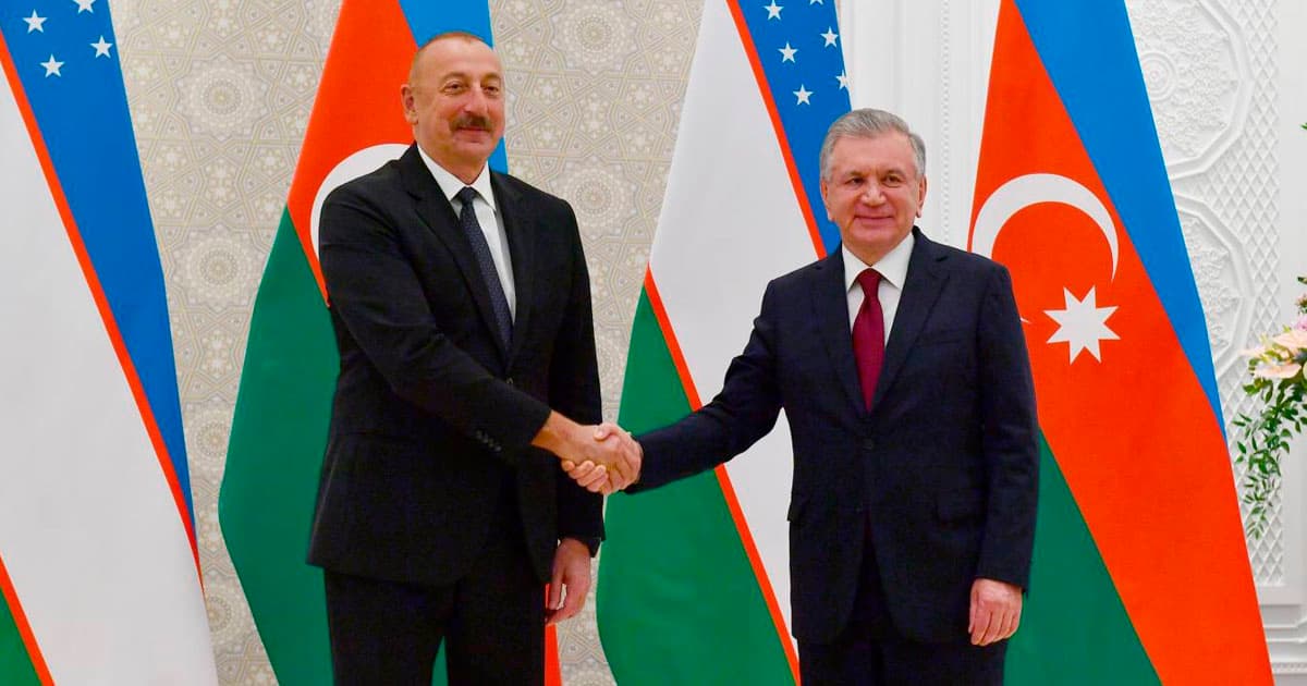 Şavkat Mirziyoyev İlham Əliyevi Özbəkistana dəvət etdi Şavkat Mirziyoyev İlham Əliyevi Özbəkistana dəvət etdi