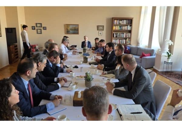 Hikmət Hacıyev NATO-nun nümayəndə heyəti ilə görüşdü Hikmət Hacıyev NATO-nun nümayəndə heyəti ilə görüşdü