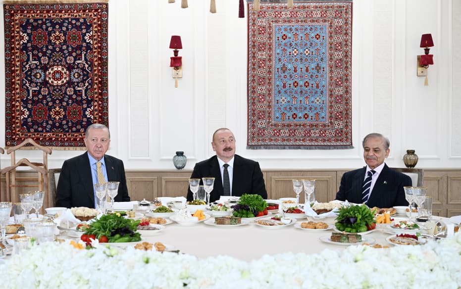 Liderlər birgə nahar etdi – FOTOLAR Liderlər birgə nahar etdi – FOTOLAR