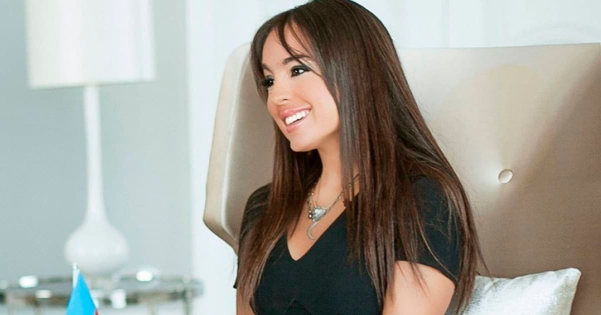 Leyla Əliyeva və pianino ifaçısı gənc qızın MARAQLI GÖRÜNTÜSÜ Leyla Əliyeva və pianino ifaçısı gənc qızın MARAQLI GÖRÜNTÜSÜ