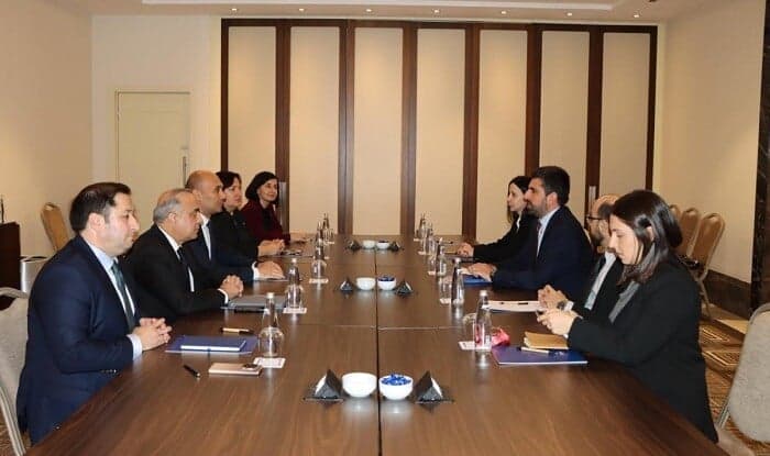 Azərbaycan və Ermənistan parlament nümayəndələri görüşdü Azərbaycan və Ermənistan parlament nümayəndələri görüşdü