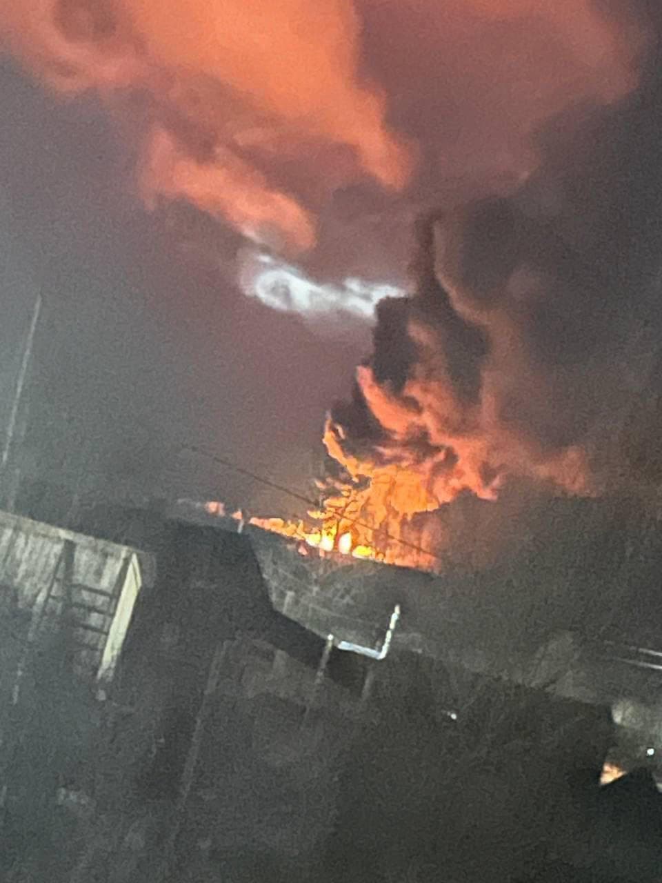 Rusiyada dəhşətli yanğın: Neft dolu vaqonlar kül oldu – FOTO Rusiyada dəhşətli yanğın: Neft dolu vaqonlar kül oldu – FOTO
