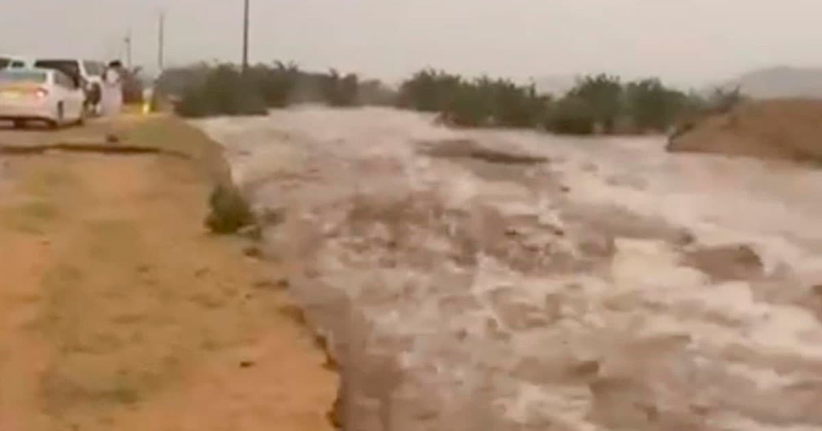 Vyetnamda sel dəhşəti: yollar bağlandı, qatar və gəmilər hərəkət edə bilmir – VİDEO Vyetnamda sel dəhşəti: yollar bağlandı, qatar və gəmilər hərəkət edə bilmir – VİDEO