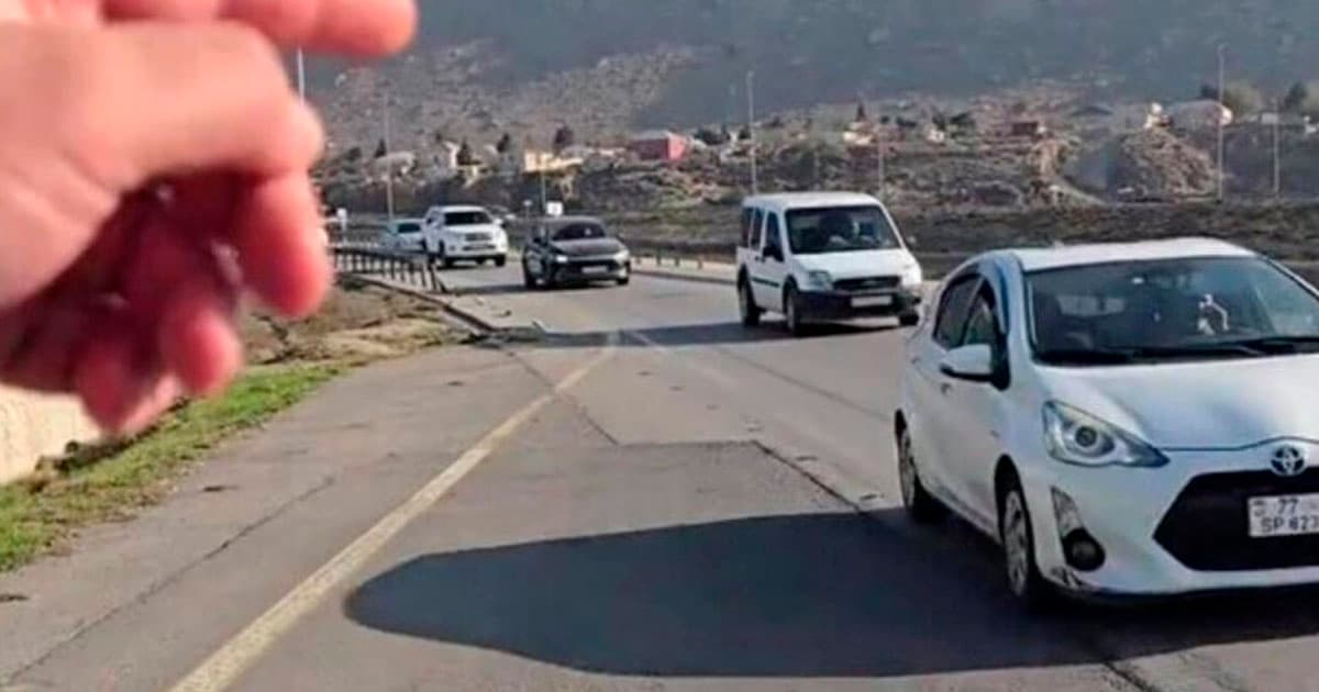 Bakıda yolda təhlükəli vəziyyət – Qəza riski var – VİDEO Bakıda yolda təhlükəli vəziyyət – Qəza riski var – VİDEO