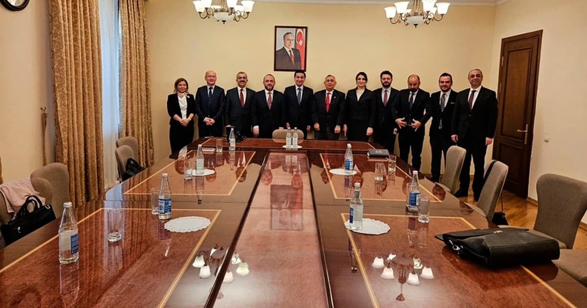 Hikmət Hacıyev Türkiyə nümayəndə heyəti ilə görüşüb Hikmət Hacıyev Türkiyə nümayəndə heyəti ilə görüşüb