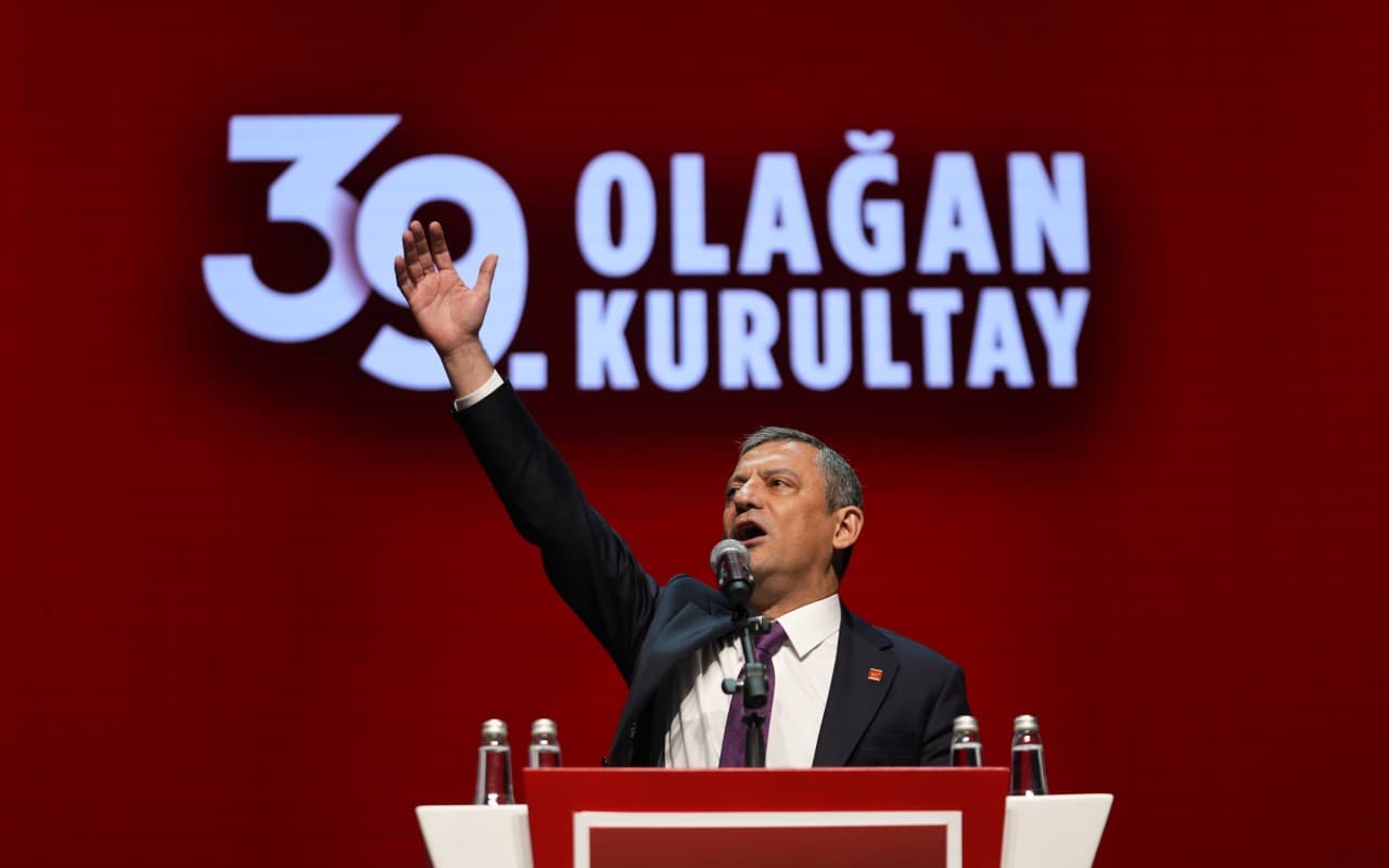 Yenidən CHP sədri seçildi Yenidən CHP sədri seçildi