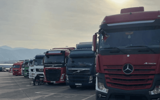 Gürcüstanın TIR “ağrısı” – Azərbaycana qarşı iqtisadi SAVAŞ başlayır? Gürcüstanın TIR “ağrısı” – Azərbaycana qarşı iqtisadi SAVAŞ başlayır?