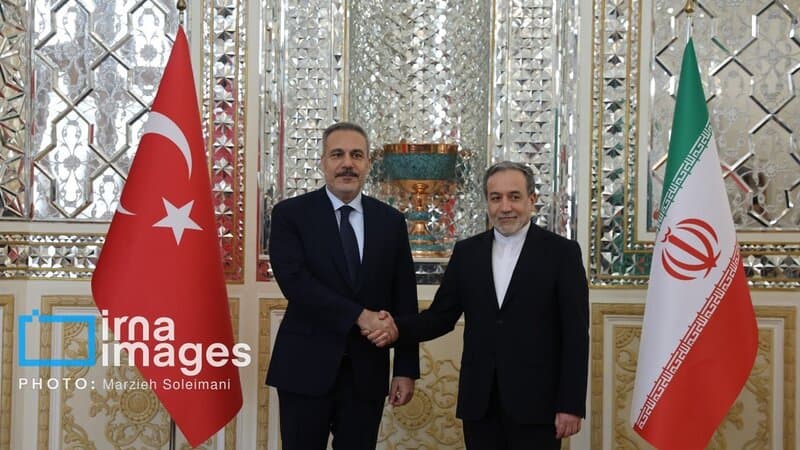 Hakan Fidan Abbas Əraqçi ilə görüşdü Hakan Fidan Abbas Əraqçi ilə görüşdü
