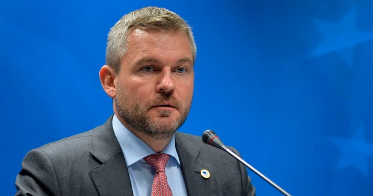 Ukrayna bu ölkə prezidentini qara siyahıya saldı Ukrayna bu ölkə prezidentini qara siyahıya saldı