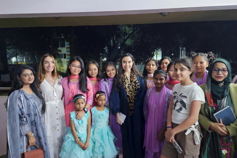 Leyla Əliyeva və Arzu Əliyeva Dəkkədə uşaq evini ziyarət ediblər Leyla Əliyeva və Arzu Əliyeva Dəkkədə uşaq evini ziyarət ediblər