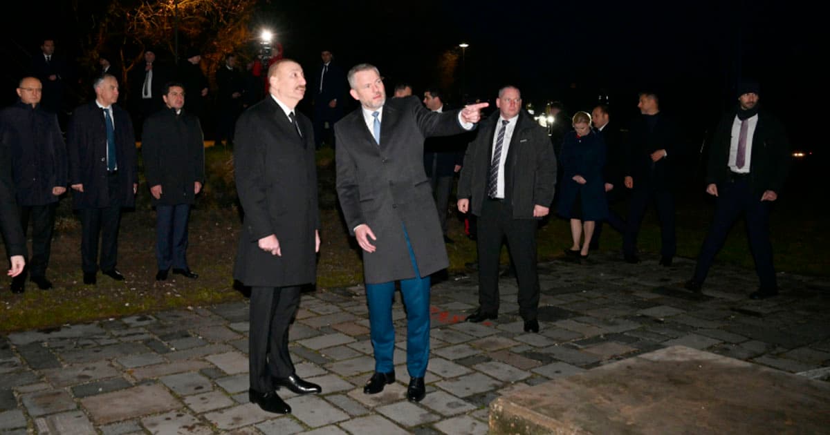 Azərbaycan və Slovakiya prezidentləri Bratislavada “Azadlıq Qapısı” abidəsini ziyarət ediblər – FOTO Azərbaycan və Slovakiya prezidentləri Bratislavada “Azadlıq Qapısı” abidəsini ziyarət ediblər – FOTO