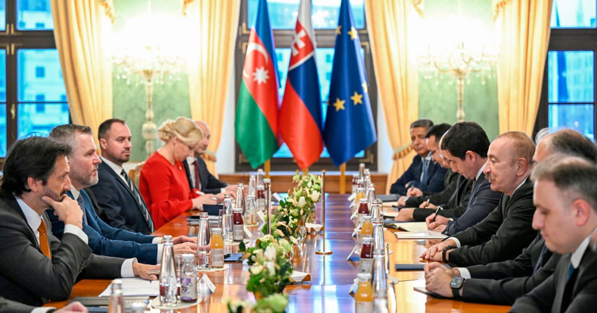 Bratislavada Azərbaycan Prezidenti İlham Əliyevin Slovakiya Prezidenti ilə geniş tərkibdə görüşü olub Bratislavada Azərbaycan Prezidenti İlham Əliyevin Slovakiya Prezidenti ilə geniş tərkibdə görüşü olub