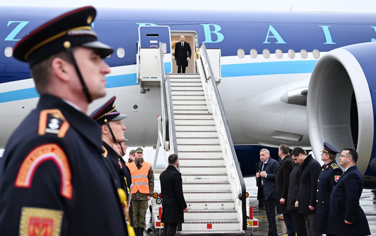 Prezident Slovakiyaya rəsmi səfərə gedib – FOTOLAR Prezident Slovakiyaya rəsmi səfərə gedib – FOTOLAR