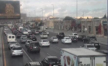 Sürücülərin nəzərinə: bu yollarda tıxac var Sürücülərin nəzərinə: bu yollarda tıxac var