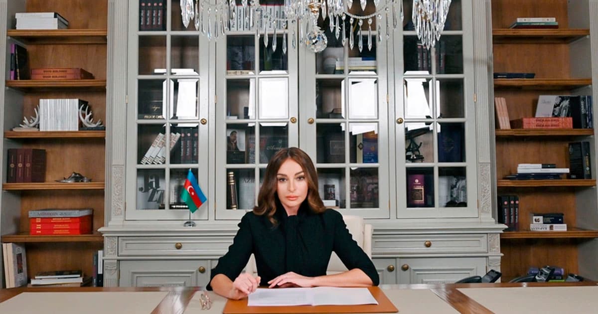 Mehriban Əliyeva Heydər Əliyevin vəfatının ildönümü ilə bağlı paylaşım edib Mehriban Əliyeva Heydər Əliyevin vəfatının ildönümü ilə bağlı paylaşım edib