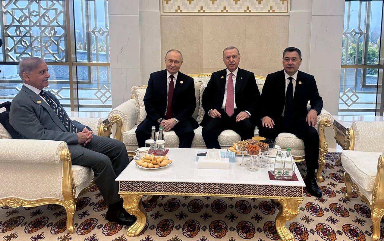 Ərdoğanla Putinin liderlərlə səmimi söhbəti – VİDEO Ərdoğanla Putinin liderlərlə səmimi söhbəti – VİDEO