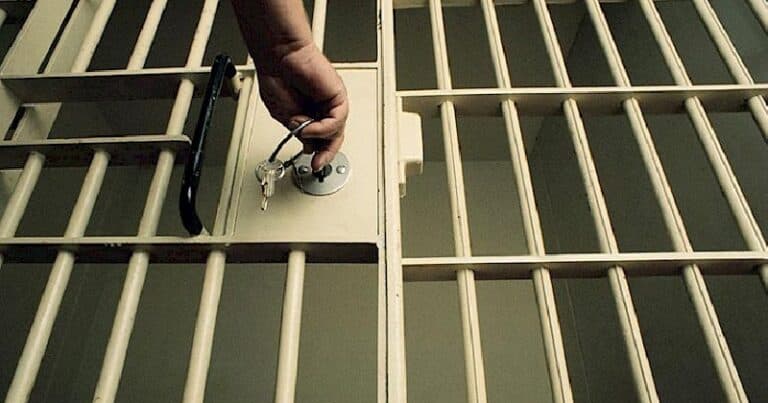 Yüzdən çox siyasi məhbus azadlığa buraxıldı Yüzdən çox siyasi məhbus azadlığa buraxıldı