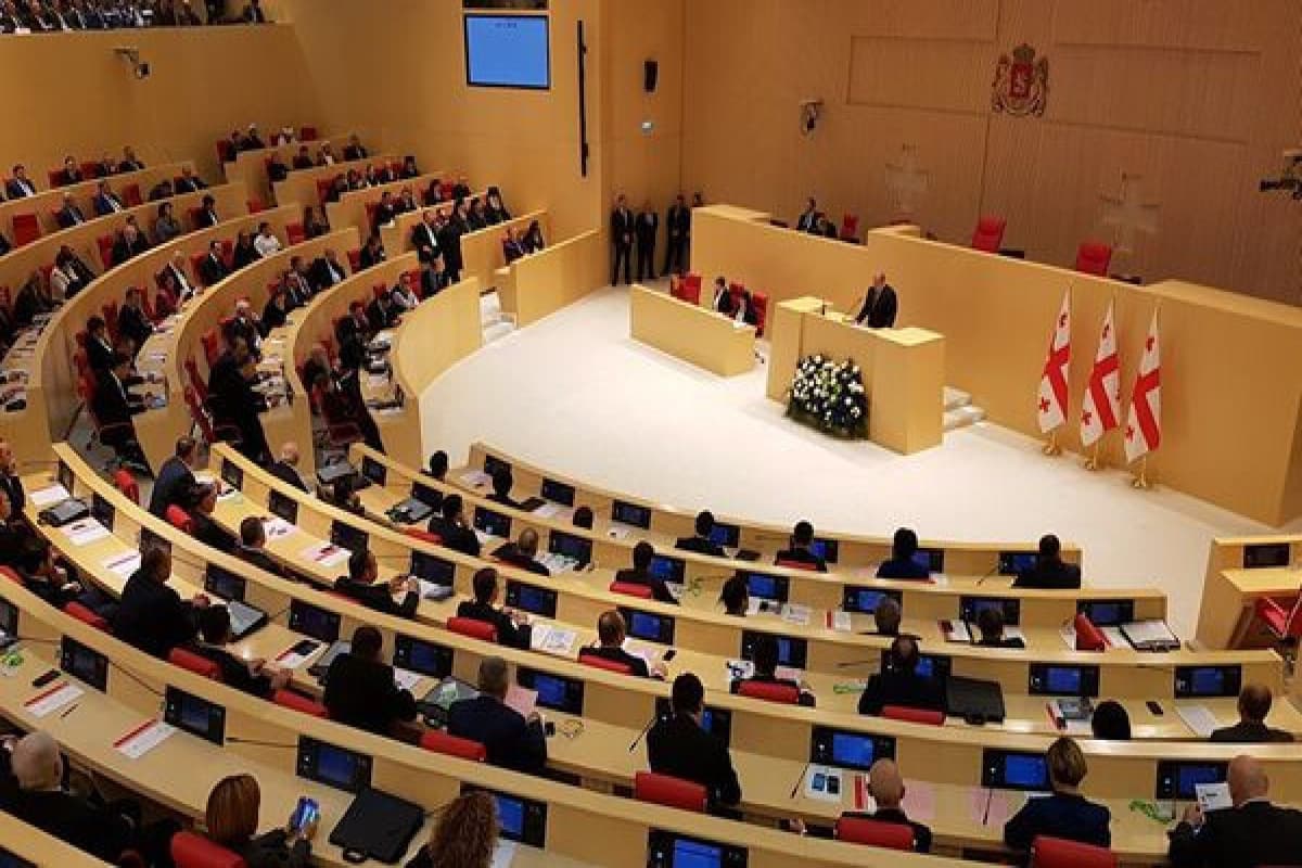 Gürcüstan parlamenti iki dövlət qurumunun ləğvini dəstəkləyib Gürcüstan parlamenti iki dövlət qurumunun ləğvini dəstəkləyib