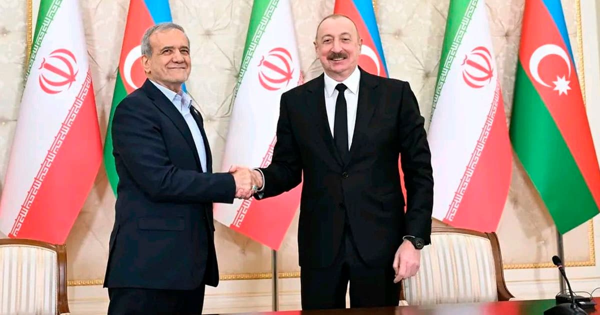Məsud Pezeşkian Prezident İlham Əliyevə zəng edib Məsud Pezeşkian Prezident İlham Əliyevə zəng edib