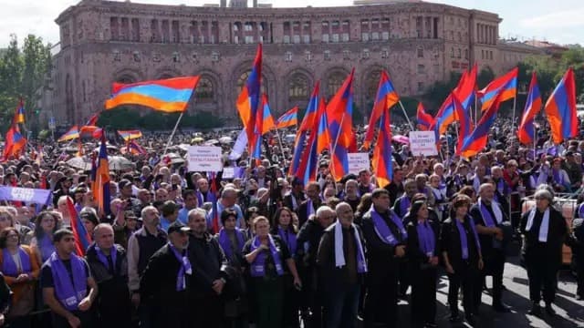 “Benzin verib, puluna tank alacaqlar” – Ermənistanda PANİKA “Benzin verib, puluna tank alacaqlar” – Ermənistanda PANİKA