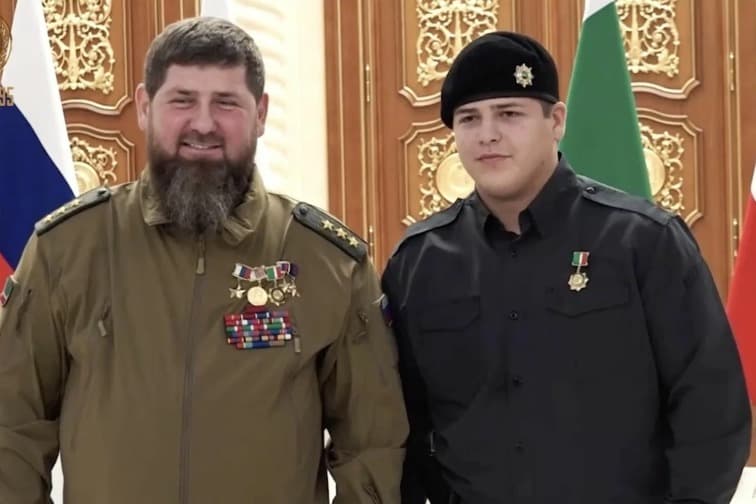 Kadırovun oğluna medal verildi Kadırovun oğluna medal verildi