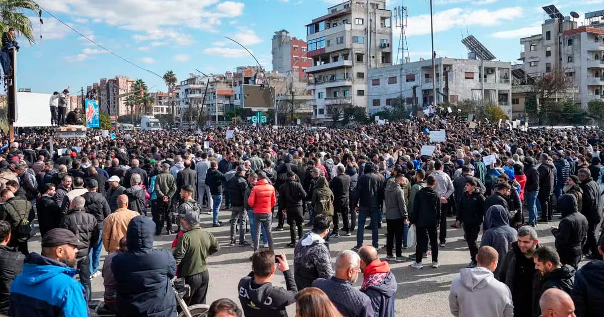 Suriyada etiraz aksiyasının 100-dən çox iştirakçısı saxlanılıb Suriyada etiraz aksiyasının 100-dən çox iştirakçısı saxlanılıb