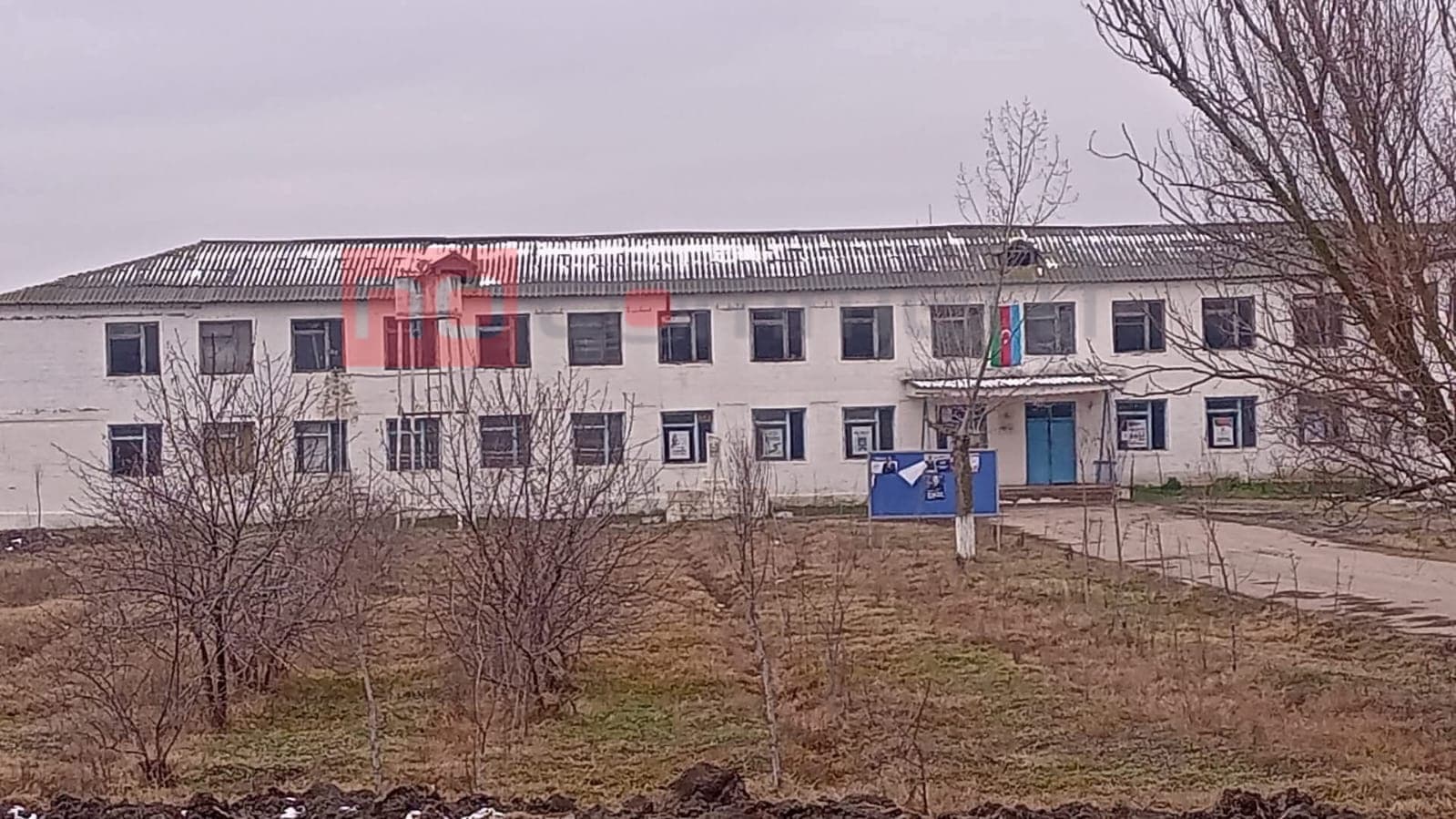 Sabirabadda şagirdlər təhlükədə: qəzalı məktəbdə dərs keçilir – FOTOLAR Sabirabadda şagirdlər təhlükədə: qəzalı məktəbdə dərs keçilir – FOTOLAR