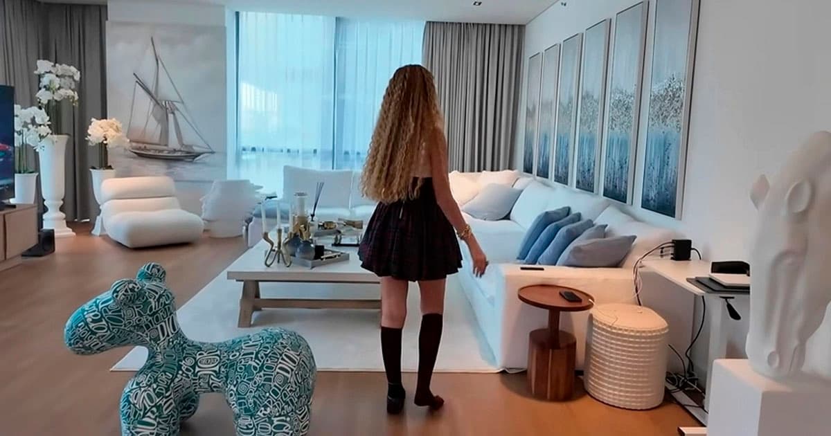 Məşhur modelyer Dubaydakı lüks evini nümayiş etdirdi – VİDEO Məşhur modelyer Dubaydakı lüks evini nümayiş etdirdi – VİDEO